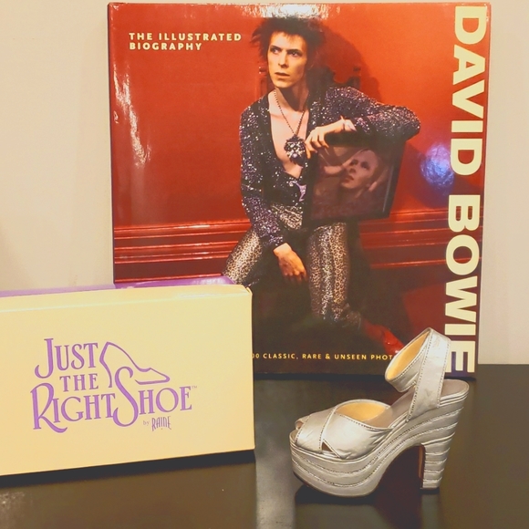 NIB 70s Silver Platform Slingbacks Collectible "Just The Right Shoe" - Picture 1 of 5